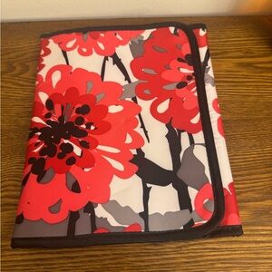 Thirty-One Bold Bloom Fold It Up Organizer is retired. GUC